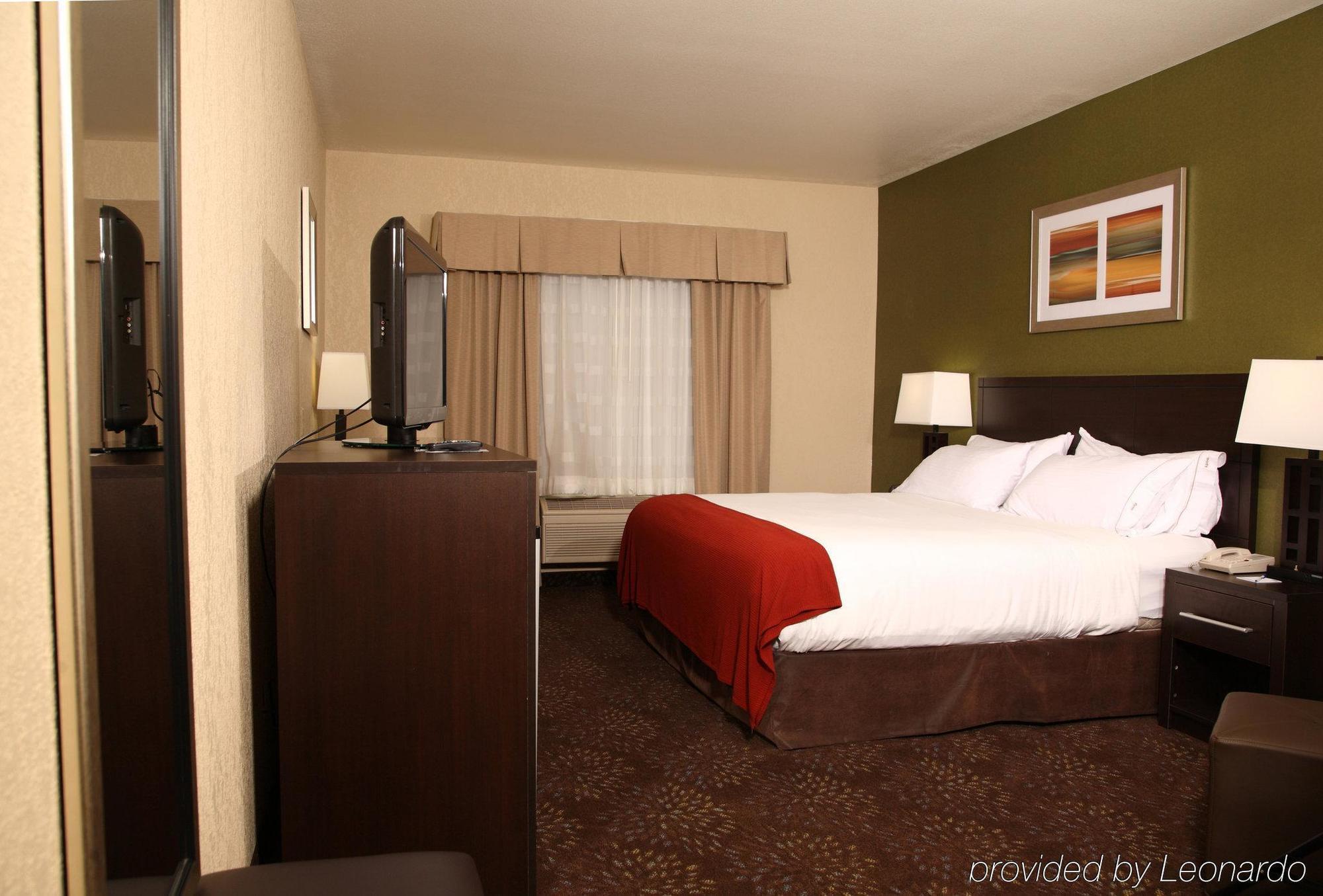 Holiday Inn Express & Suites Aberdeen, An Ihg Hotel Exterior photo